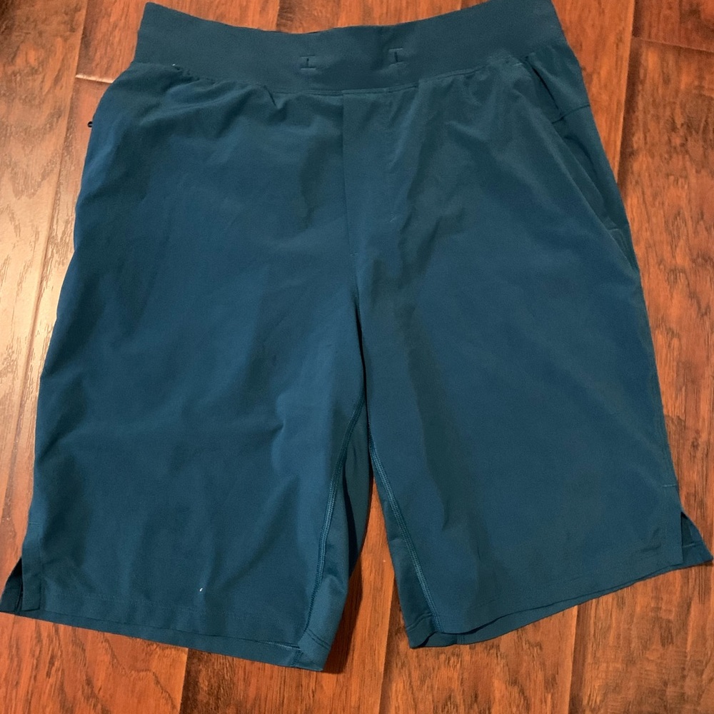 Men’s Lululemon shorts size M